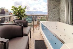Room with jacuzzi on the balcony | Vistas del balcón
