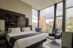 4-bedroom penthouse with hot tub on the balcony | Safe på rommet, individuelt dekorert og individuelt innredet