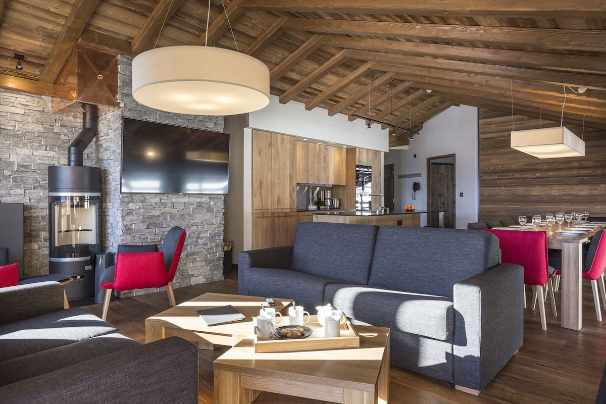 Suite (Prestige 2 chambres) | Living room | Flat-screen TV