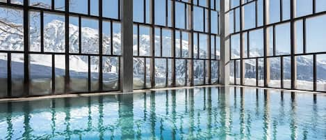 Indoor pool, lifeguards on site