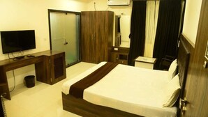 Deluxe Double Room - regulus resort & spa (Kumta)