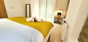 2 chambres, fer et planche à repasser, Wi-Fi, draps fournis