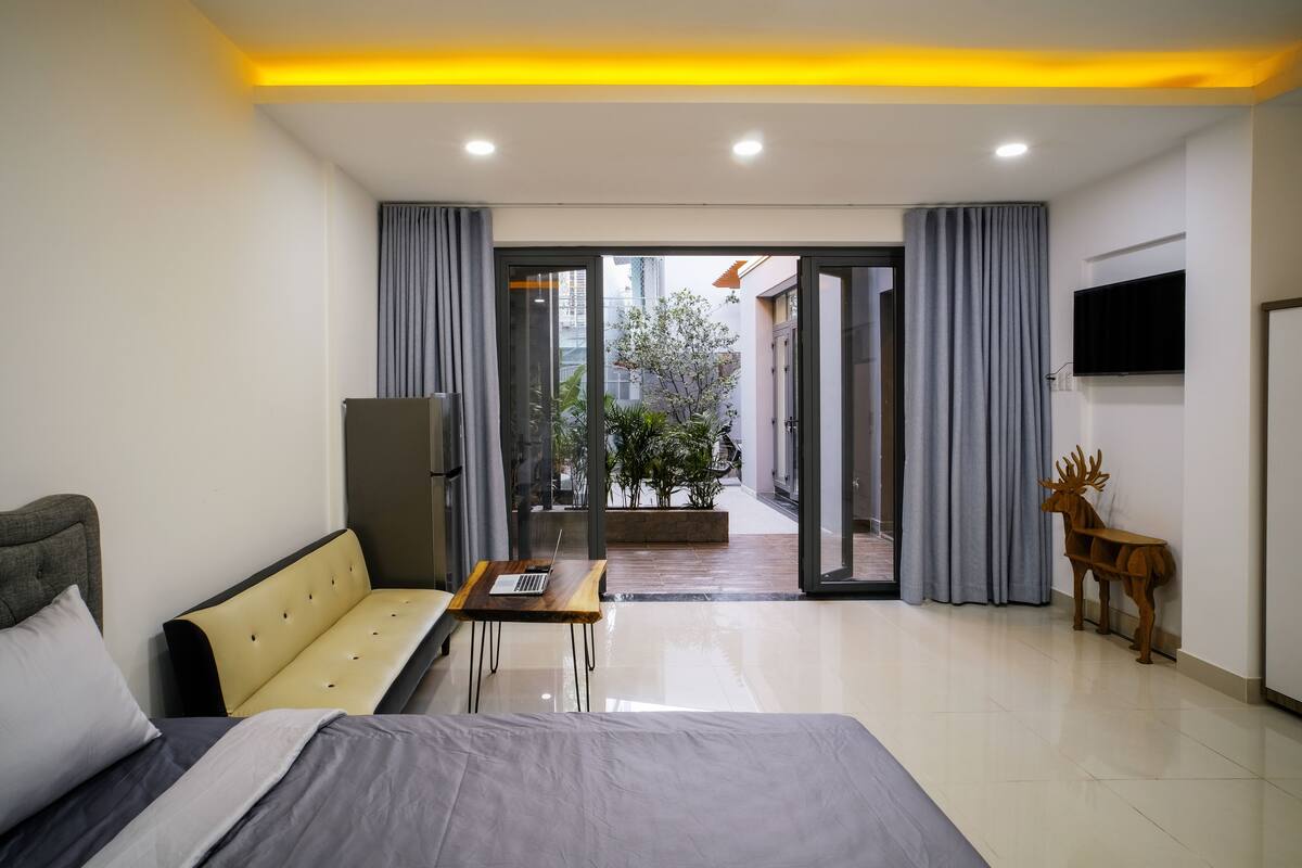 Deluxe Studio