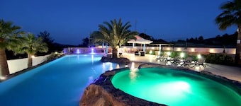 Luxury~Dreamy~Private |Rancho Relaxo Sha| Spacious Pool, Tennis Court, Horses.