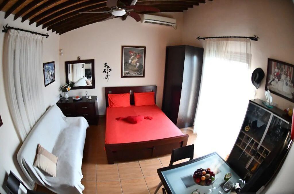 1 chambre, coffres-forts dans les chambres, bureau, Wi-Fi gratuit