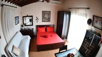 1 chambre, coffres-forts dans les chambres, bureau, Wi-Fi gratuit