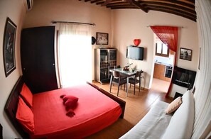 1 bedroom, in-room safe, desk, free WiFi