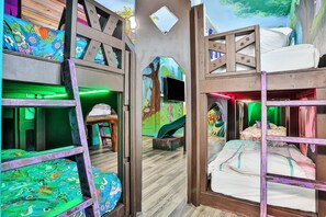 10 عدّة غرف نوم ومكواة/لوح كي وواي فاي وملاءات أسرّة