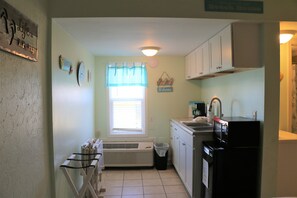 Fridge, microwave, coffee/tea maker, toaster - Fall Special Book 2 nights Get 3rd free Park & Walk Beach Across the Street (Gulf Shores)