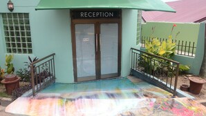 Interior entrance - Summit Inn (Sekondi-Takoradi)