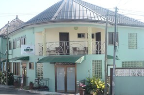 Fachada de la propiedad
