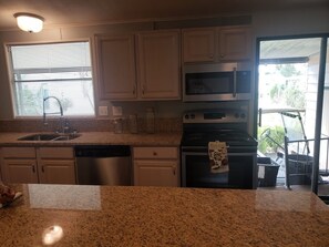 Fridge, microwave, oven, stovetop - Less than 8 minutes to Disney's Animal Kingdom (Winter Garden)