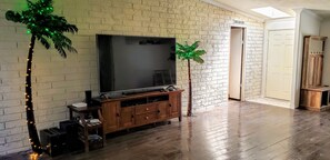 Interior - Less than 8 minutes to Disney's Animal Kingdom (Winter Garden)