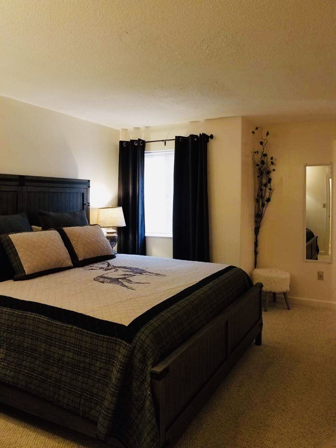 NOV SPECIAL-Book 3 nights get the 4th night FREE! The Mountains are Calling YOU!