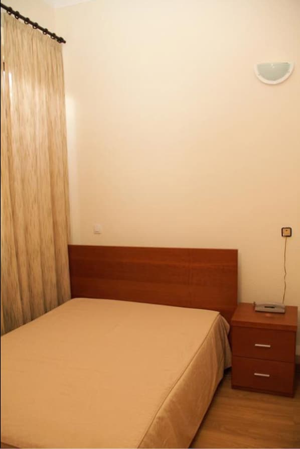 Twin Room | Individually furnished, desk, blackout drapes, soundproofing