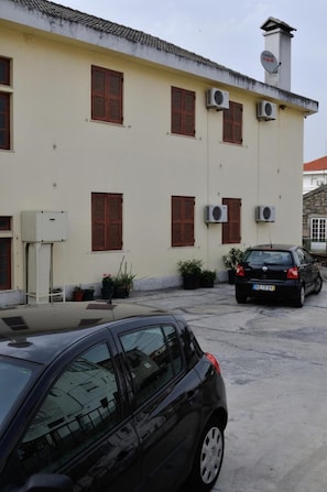 Free self parking