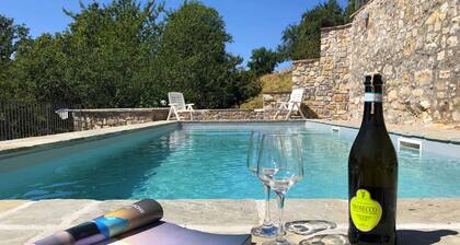 New Tuscan villa for large group, private pool, walk to restaurant