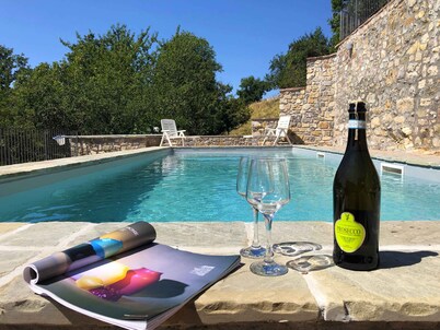 New Tuscan villa for large group, private pool, walk to restaurant