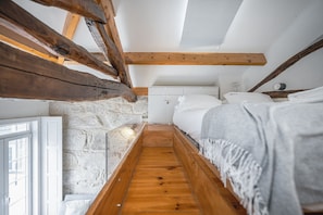 1 slaapkamer, een strijkplank/strijkijzer, gratis wifi, beddengoed