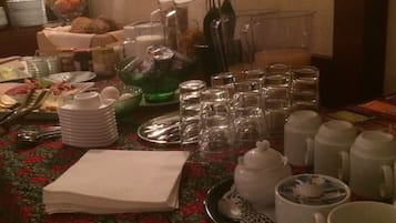 Tägliches kontinentales Frühstück gegen Gebühr