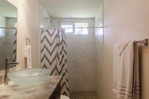 Pyyhkeet, saippua, vessapaperi