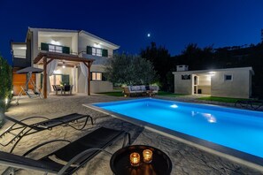 Terrace/patio - VILLA ROKO with 4 bedrooms, 32sqm heated pool, playground,  8 persons (Tugare)