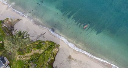 Oceanfront Home, Lighthouse, Beach Access, Spectacular Sunsets, Newly Remodeled