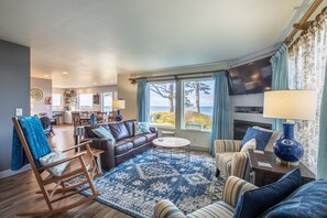 Smart TV, fireplace, DVD player, table football