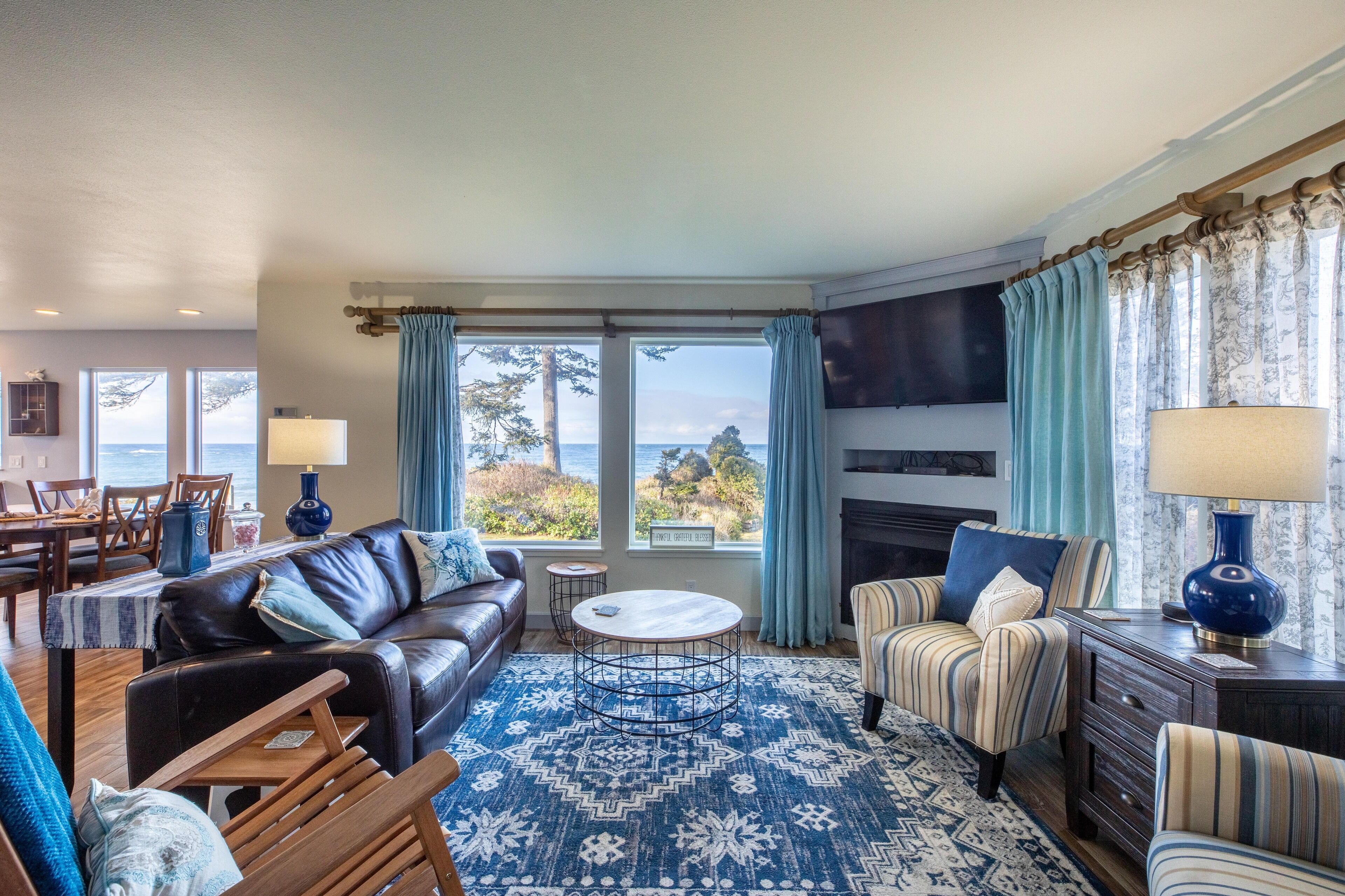 Oceanfront Home, Lighthouse, Beach Access, Spectacular Sunsets, Newly Remodeled