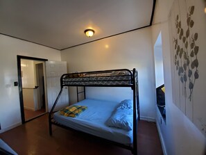 4 bedrooms, desk, iron/ironing board, free WiFi