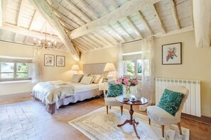 7 bedrooms, iron/ironing board, free WiFi, bed sheets