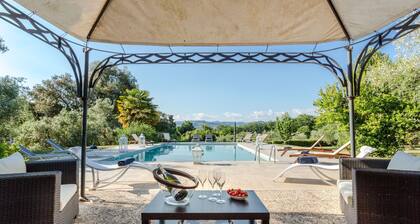 Renaissance Villa with Pool in the Vineyards in Lucca