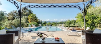 Renaissance Villa with Pool in the Vineyards in Lucca