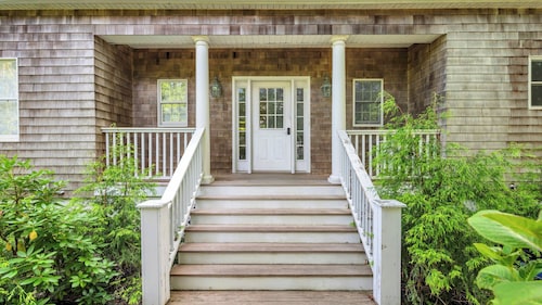 COLONIAL COMPOUND WITH OVERSIZED LIVING ROOMS, GYM, AND ARCADE ROOM, CLOSE...