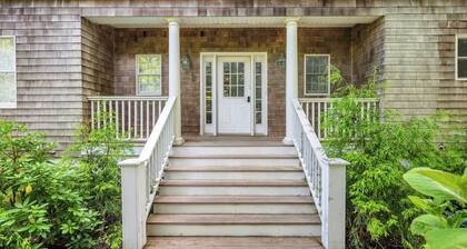 COLONIAL COMPOUND WITH OVERSIZED LIVING ROOMS, GYM, AND ARCADE ROOM, CLOSE...