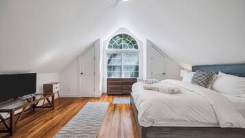 8 bedrooms, laptop workspace, iron/ironing board, Internet