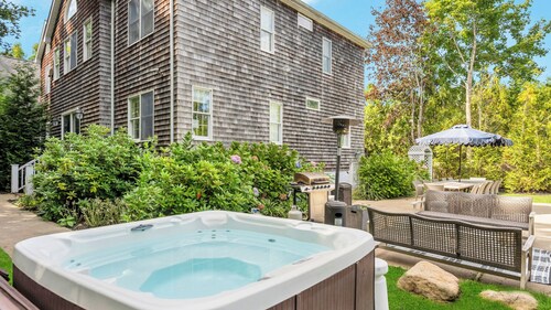 COLONIAL COMPOUND WITH OVERSIZED LIVING ROOMS, GYM, AND ARCADE ROOM, CLOSE...