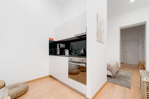 Een strijkplank/strijkijzer, gratis wifi, beddengoed