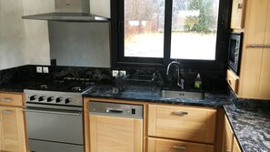 Refrigerador, microondas, horno, placa de cocina