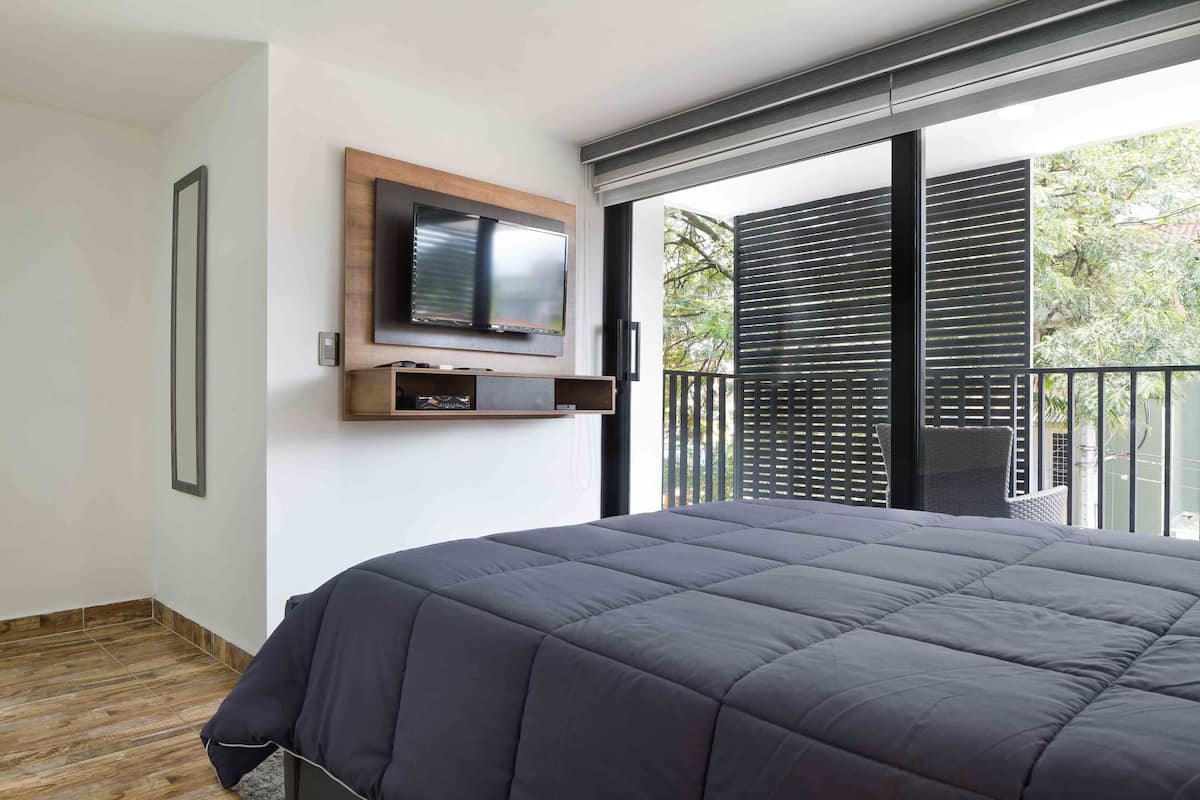 2 bedrooms, premium bedding, down duvets, pillow-top beds