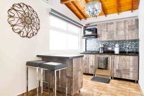 Luxury Apartment, 1 Queen Bed, Balcony, Mountain View | Living area - Miracle Building (Medellín)