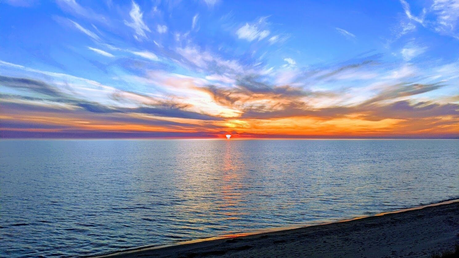 Beach nearby, sun loungers