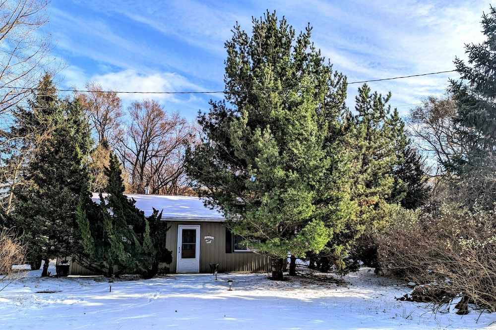 Rhele's Roost at Lake Michigan and Silver Lake Dunes - Free Wi-Fi