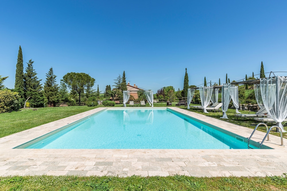 Villa D'Orchia, luxury organic farm with private pool in Val D'orcia Sleeps 15.