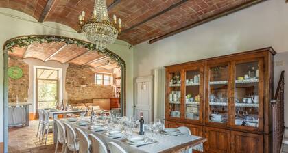 Villa D'Orchia, luxury organic farm with private pool in Val D'orcia, Sleeps 15.