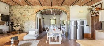 Villa D'Orchia, luxury organic farm with private pool in Val D'orcia, Sleeps 15.
