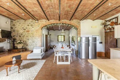 Villa D'Orchia, luxury organic farm with private pool in Val D'orcia, Sleeps 15.