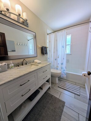 Baignoire, papier de toilette