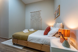 Iron/ironing board, free WiFi, bed sheets