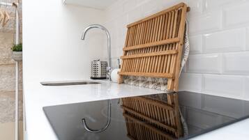 Ducha, secador de pelo, toallas y jabón